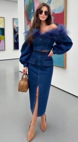 Джинсовий корсет з пір'ям та спідниця-максі