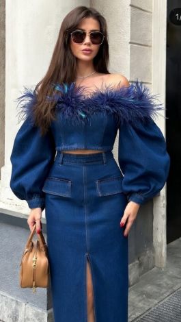 Джинсовий корсет з пір'ям та спідниця-максі