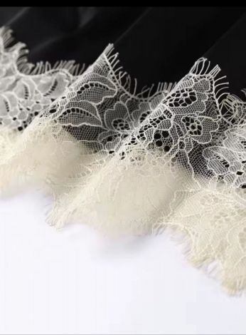 Шовкова сукня міні з мереживом