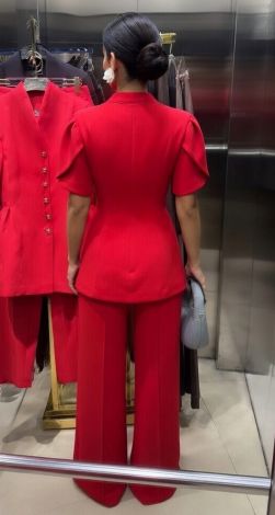 Костюми жіночі