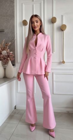 Костюми жіночі