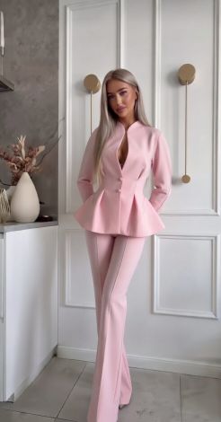 Костюми жіночі