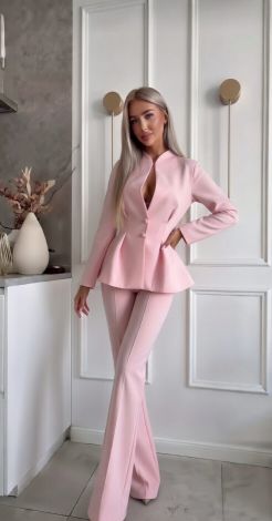 Костюми жіночі