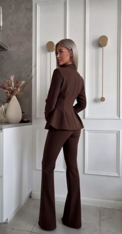 Костюми жіночі