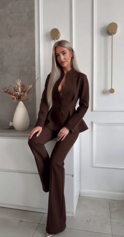 Костюми жіночі