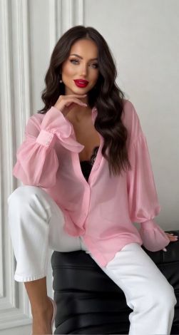 Красива рожева сорочка