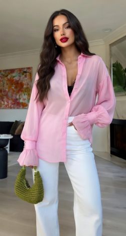 Красива рожева сорочка
