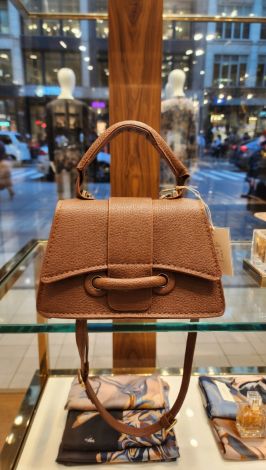 Caramel Mini: Маленький шедевр у кольорі витриманого коньяку