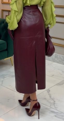 Burgundy Obsession: Спідниця, що диктує правила стилю