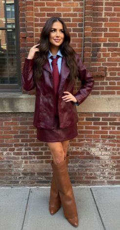 Костюми жіночі