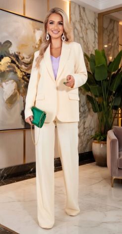 Butter Yellow Mood: Костюм у найніжнішому кольорі сезону