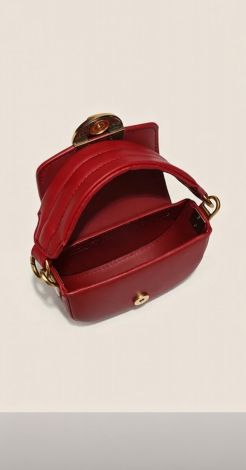 ​ Burgundy Luxe: Маленька сумка для великих вражень