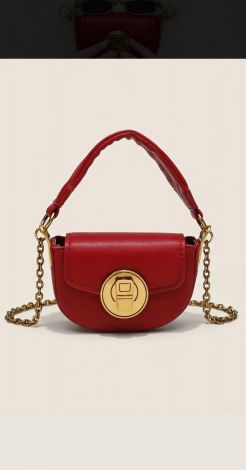 ​ Burgundy Luxe: Маленька сумка для великих вражень