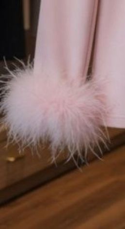 Pink Glam Comfort: Жіночий лонгслів зі знімним пір\'ям, який закохує