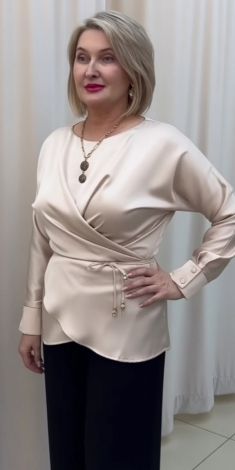 Чуттєва Елегантність: Блузка, Створююча Настрій