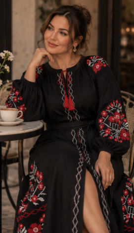 Блакитна лляна сукня максі з вишивкою та поясом з пензликами - LEMANTA