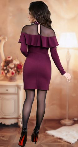 Нарядное трикотажное платье с жемчугом