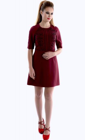 Платье с перфорацией