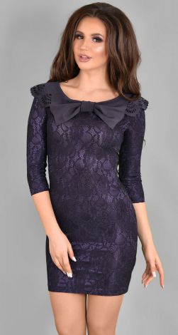 Платье с гипюром