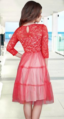 Стильное красное гипюровое платье
