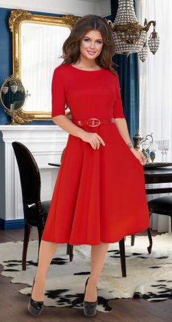 Красивое платье с расклешённой юбкой и ремешком