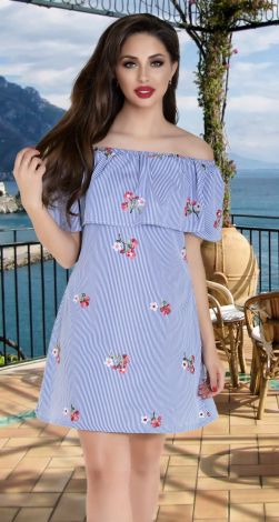 Платье с вышивкой 