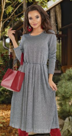 Блискотлива плісована сукня