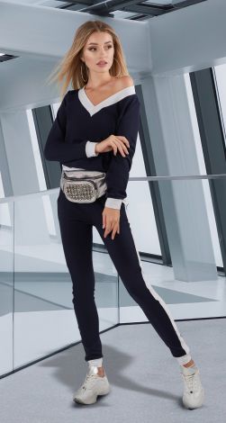 костюм з білим оздобленням