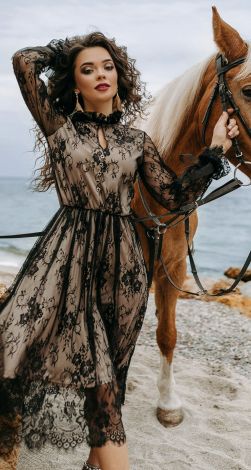 Красивое гипюровое платье