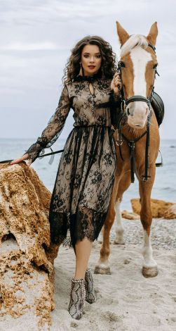 Красивое гипюровое платье