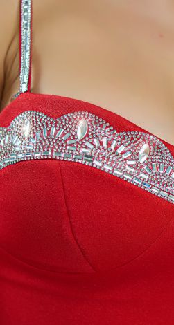 Красное платье с кристаллами 