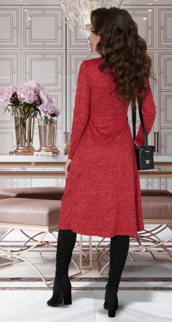 Ефектна сукня з пером страуса