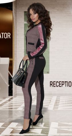 Костюми жіночі