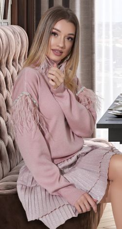 Свитерок с перьями