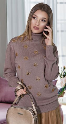 Бежевый гольф с кристаллами