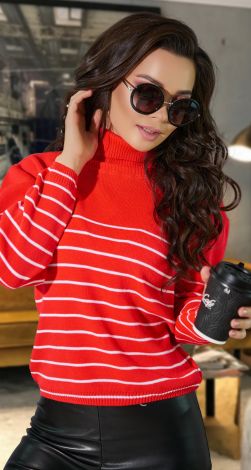 Свитер в полоску