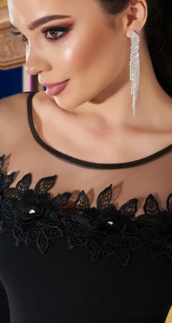 Красива облягаюча сукня