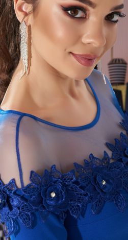 Красива облягаюча сукня