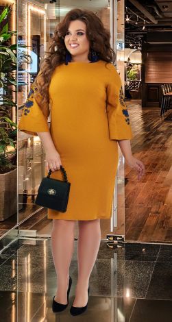 Летнее платье с красивой вышивкой большого размера