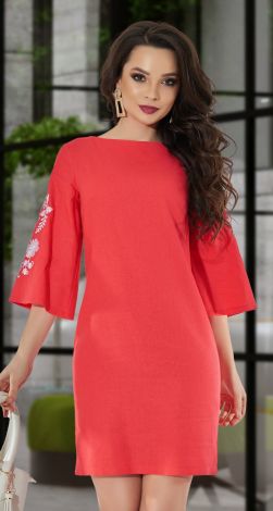 Льняное платье с красивой вышивкой 