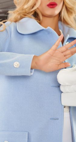 Fashionable coat with detachable fur