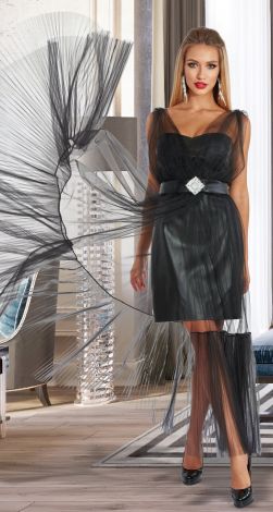 Двойка с платьем из эко-кожи