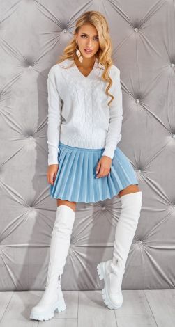 Короткий свитер с косами