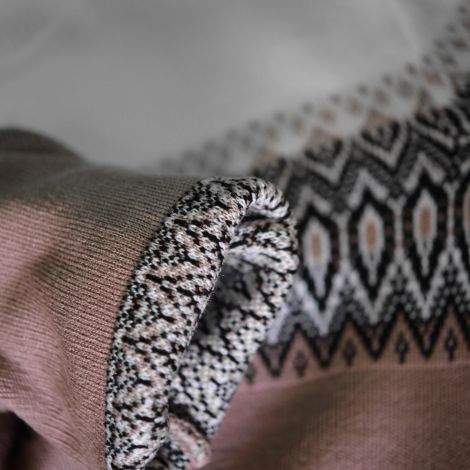 Свитер с орнаментом