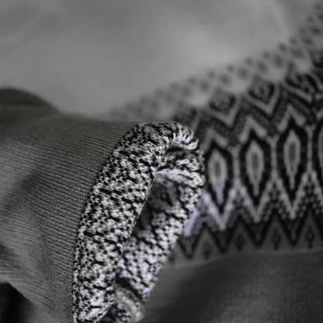 Свитер с орнаментом