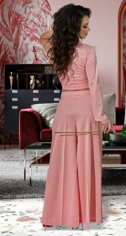 Костюмы женские