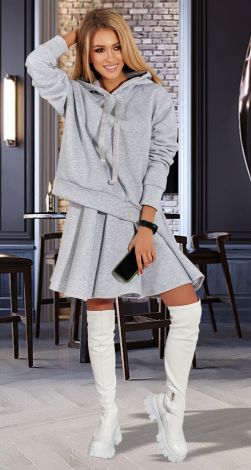 Стильний костюм їхньої тринитки