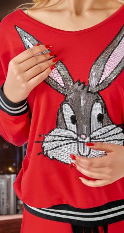 Червоний костюм з аплікацією