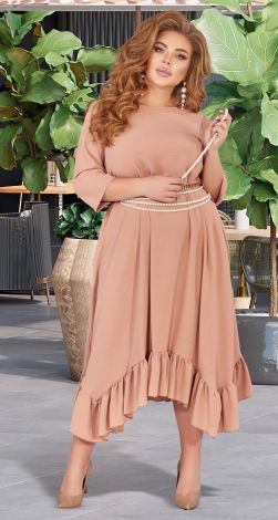 Красивое бежевое платье большого размера