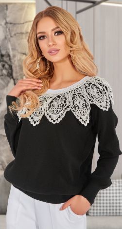 Красивый свитер с кружевом